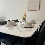 Spacious Pool View Apt In Olympic Park