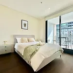 Spacious Pool View Apt In Olympic Park