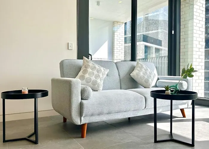 Spacious Pool View Apt In Olympic Park
