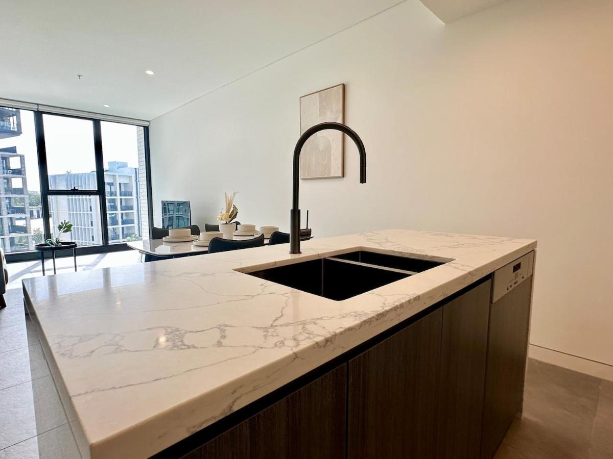 Spacious Pool View Apt In Olympic Park