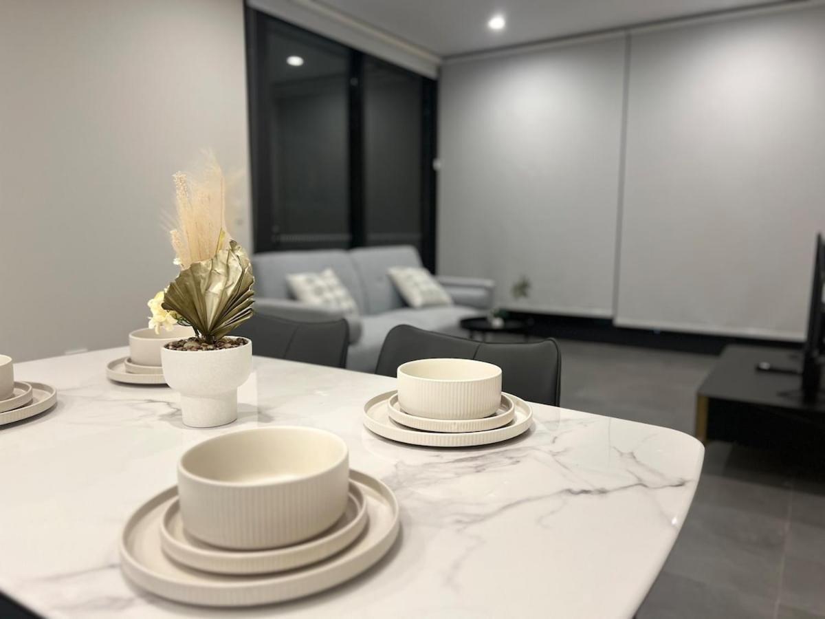 Apartment Spacious Pool View Apt In Olympic Park Sydney