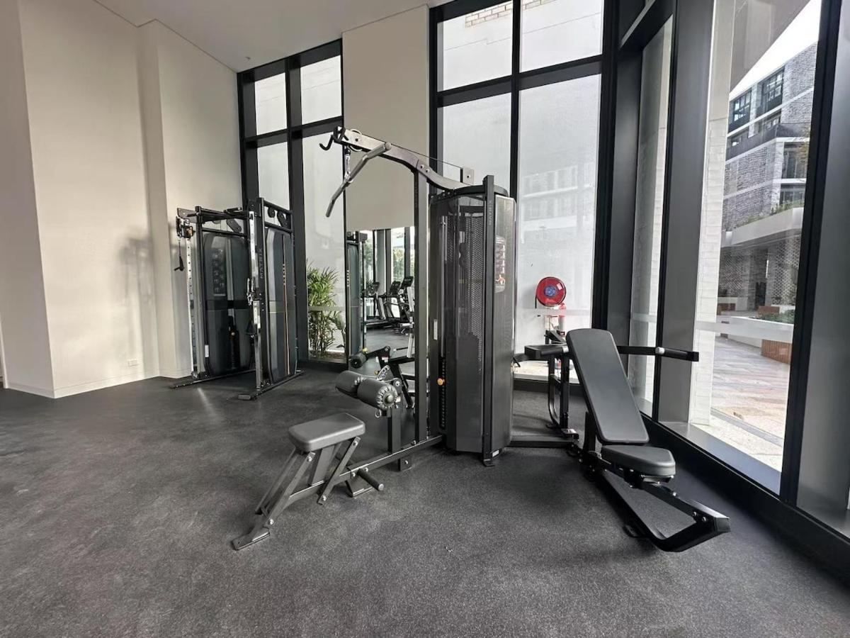 Spacious Pool View Apt In Olympic Park *